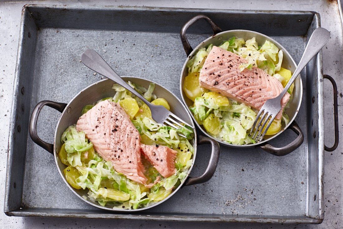 Salmon with pointed cabbage and potatoes