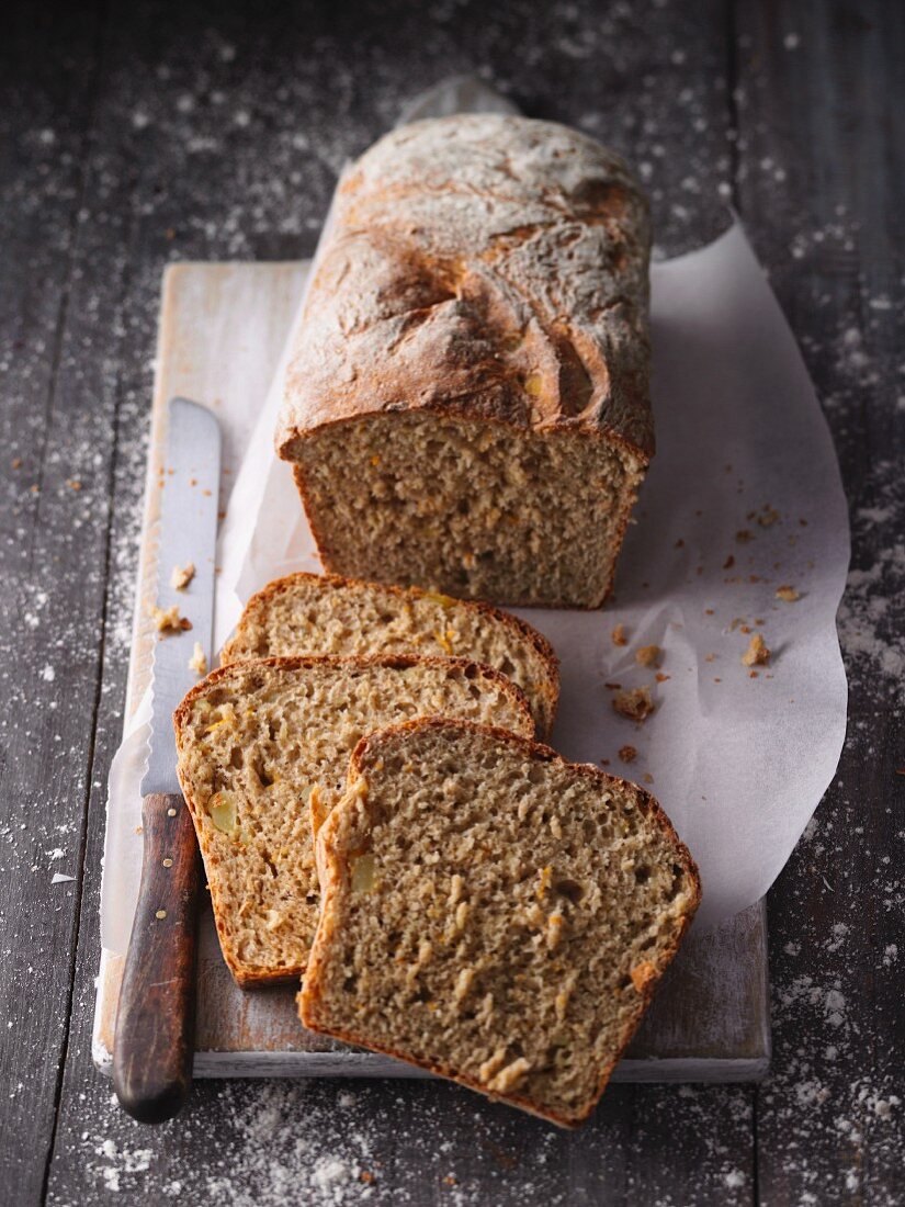 Potato and carrot bread with oats
