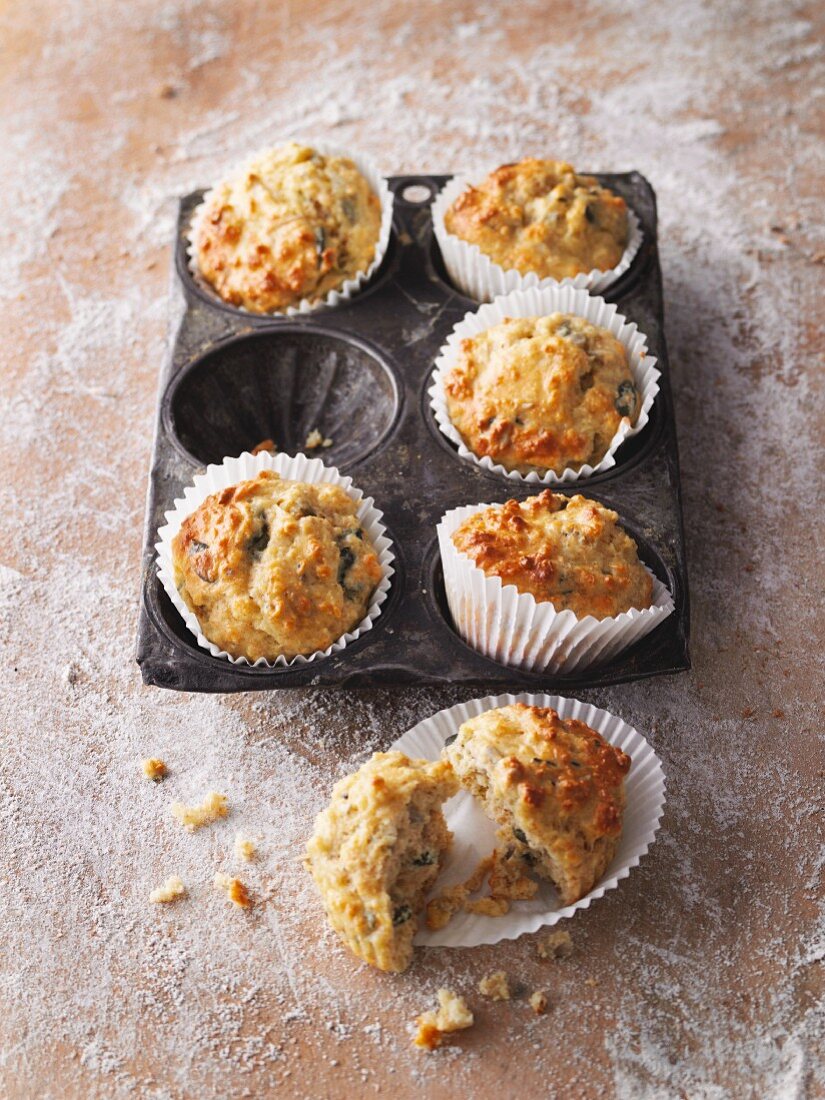 Savoury muffins with seeds and oats