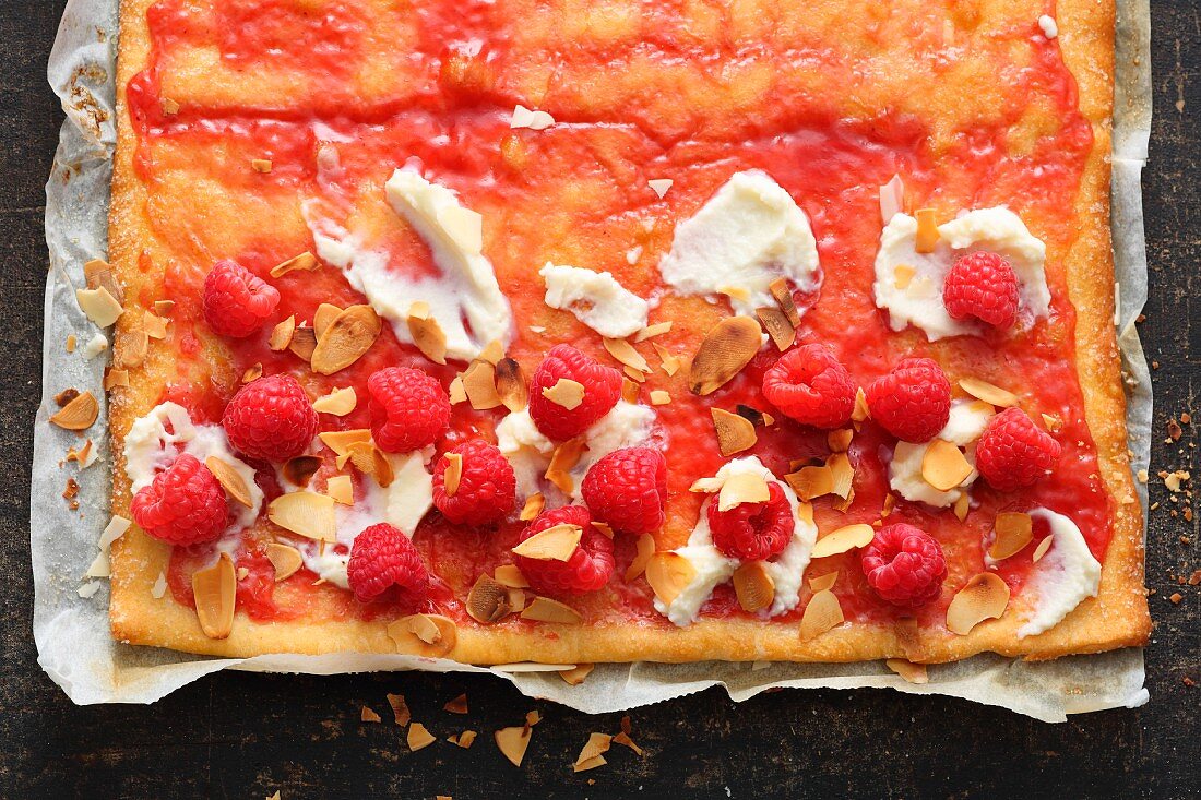 Sweet raspberry pizza with mascarpone and almond flakes
