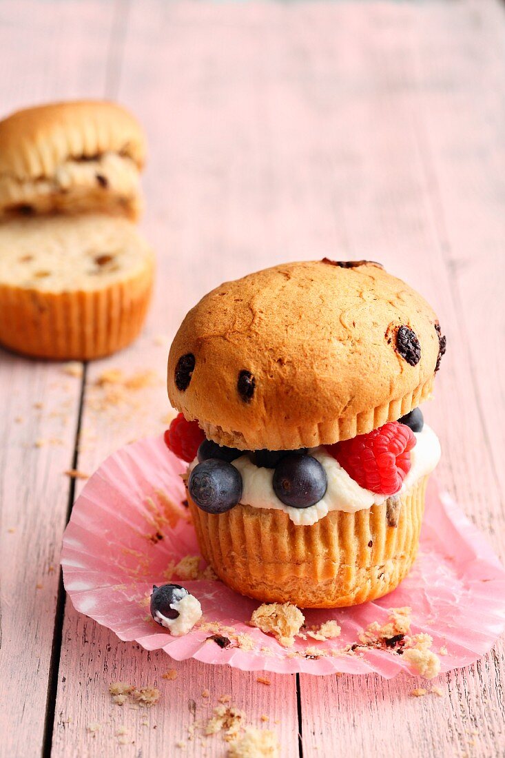 Bruffins (a mix between muffin and brioche) with cream cheese and berries