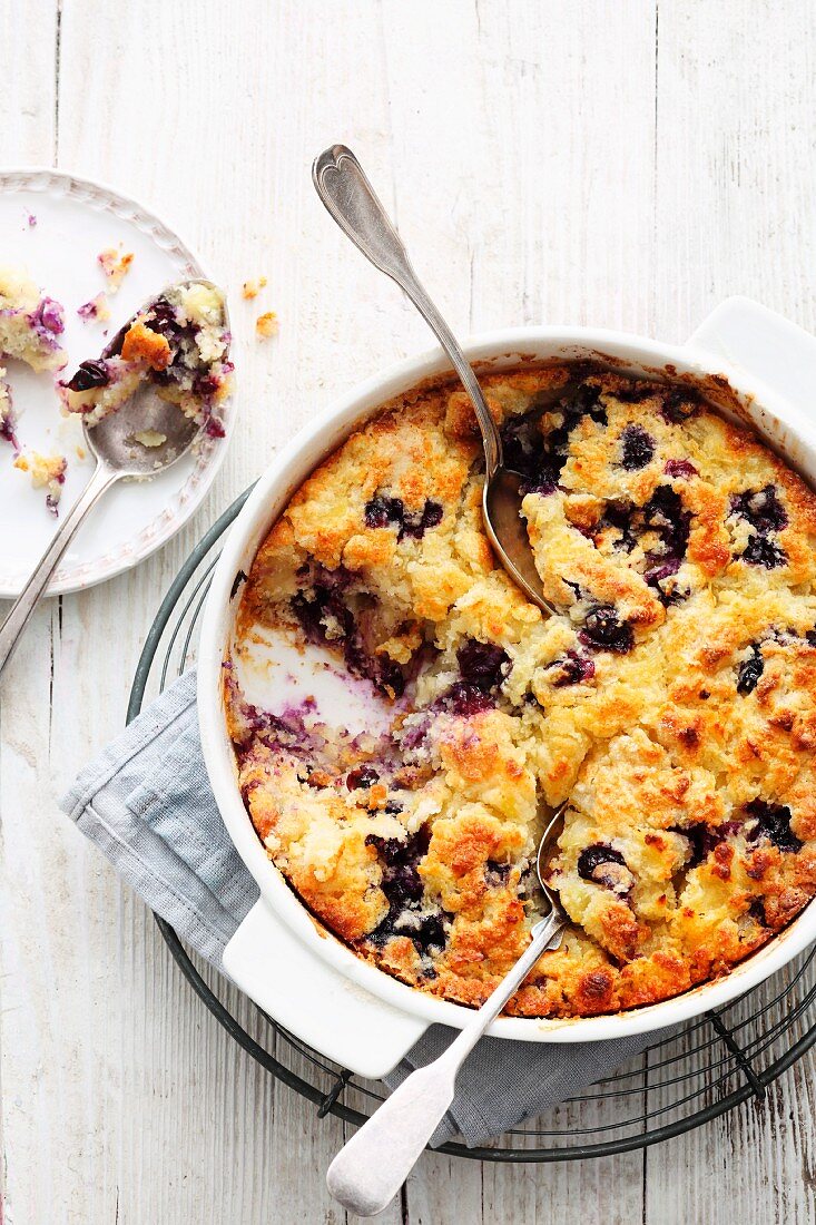 Dump cake with blueberries and tinned pineapple
