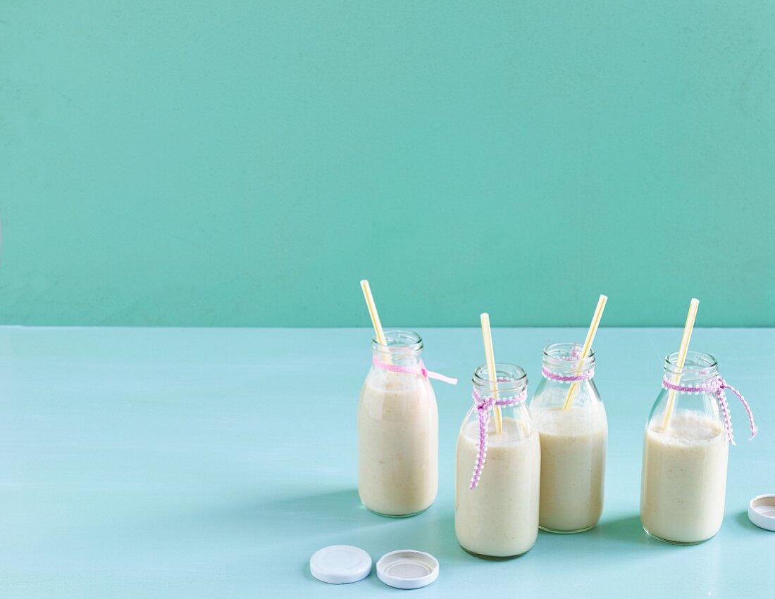 Lychee-Aloe-Smoothie mit Birne und Mandeldrink