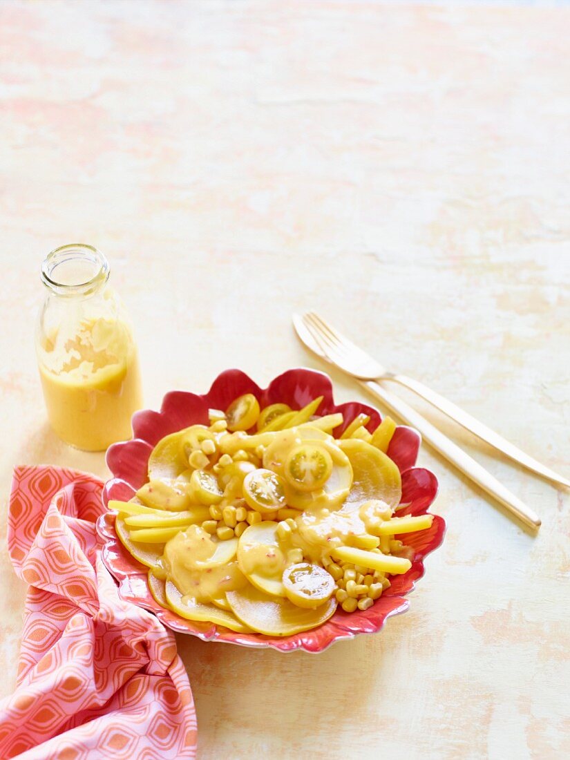 Sunshine salad with sweetcorn, yellow beet and tomatoes