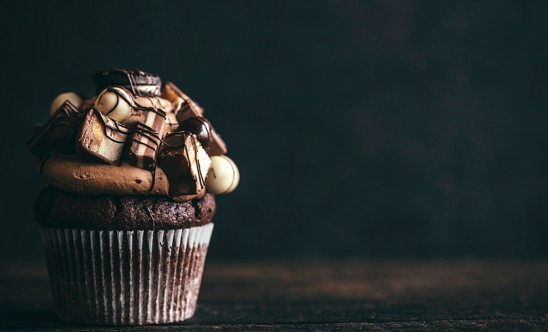 Freak Cupcake mit Schokoladenbonbons für eine Party