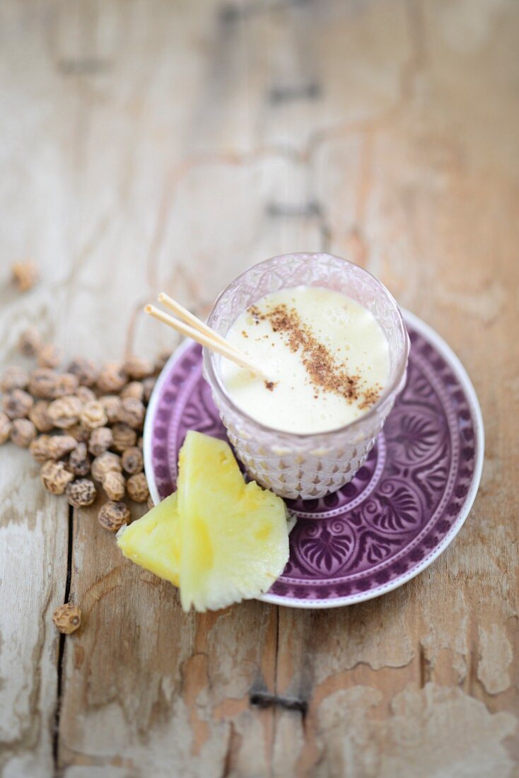 Pineapple and tiger nut smoothie with bourbon vanilla