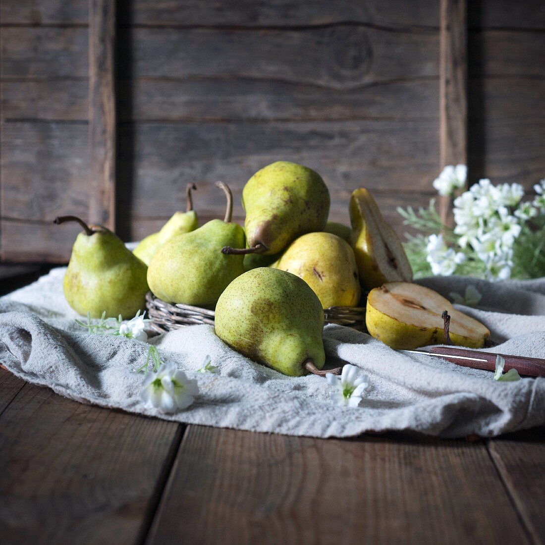 Pears on a rustic linen cloth