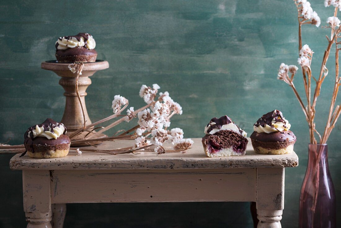 Vegane Donauwellen-Cupcakes