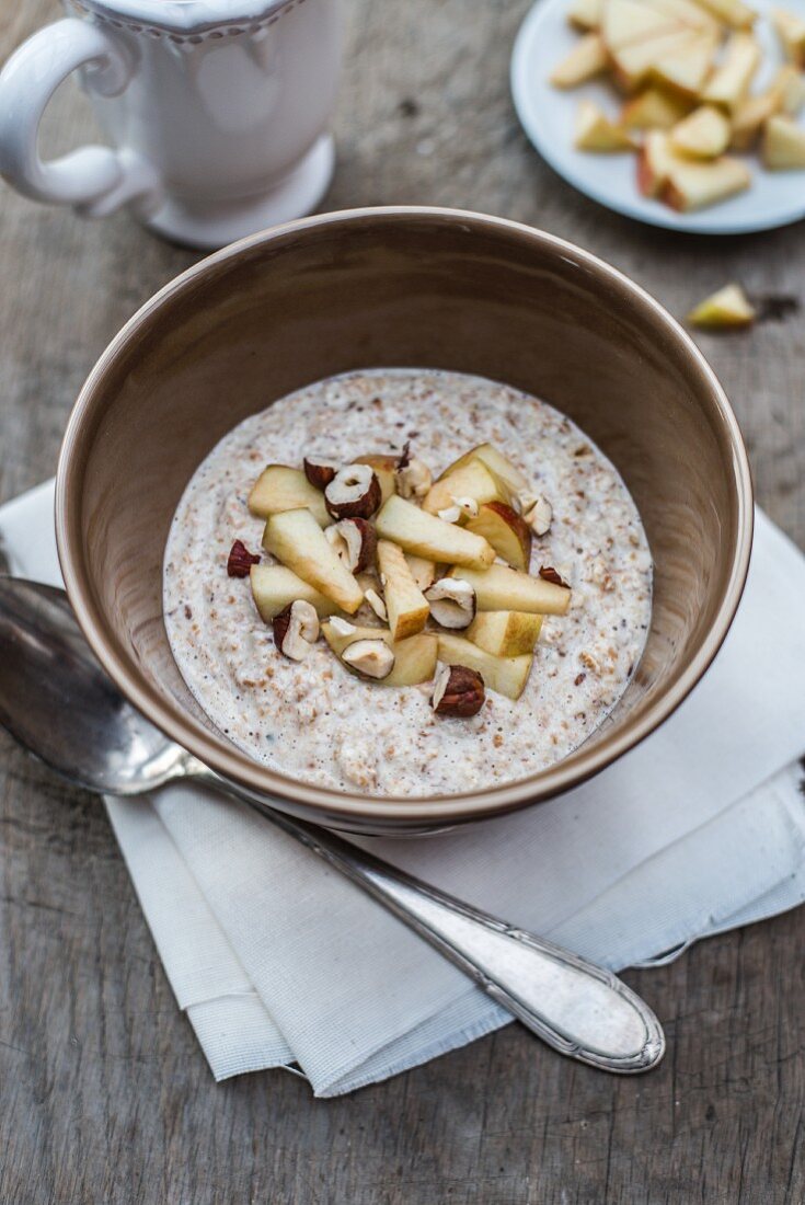 Porridge with apple and hazelnuts