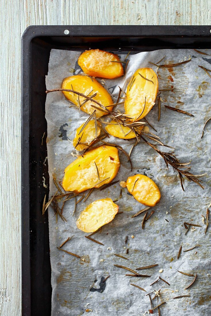 Roasted potatoes with rosemary