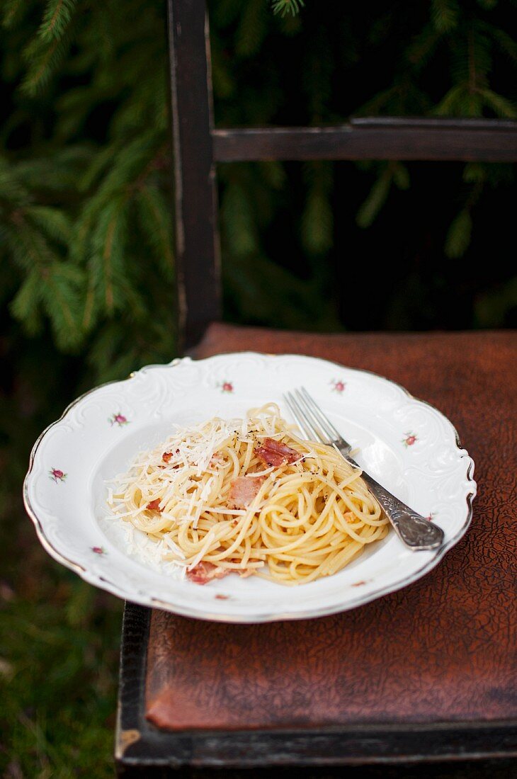 Spaghetti carbonara (pasta with smoked bacon, parmesan and egg yolk)