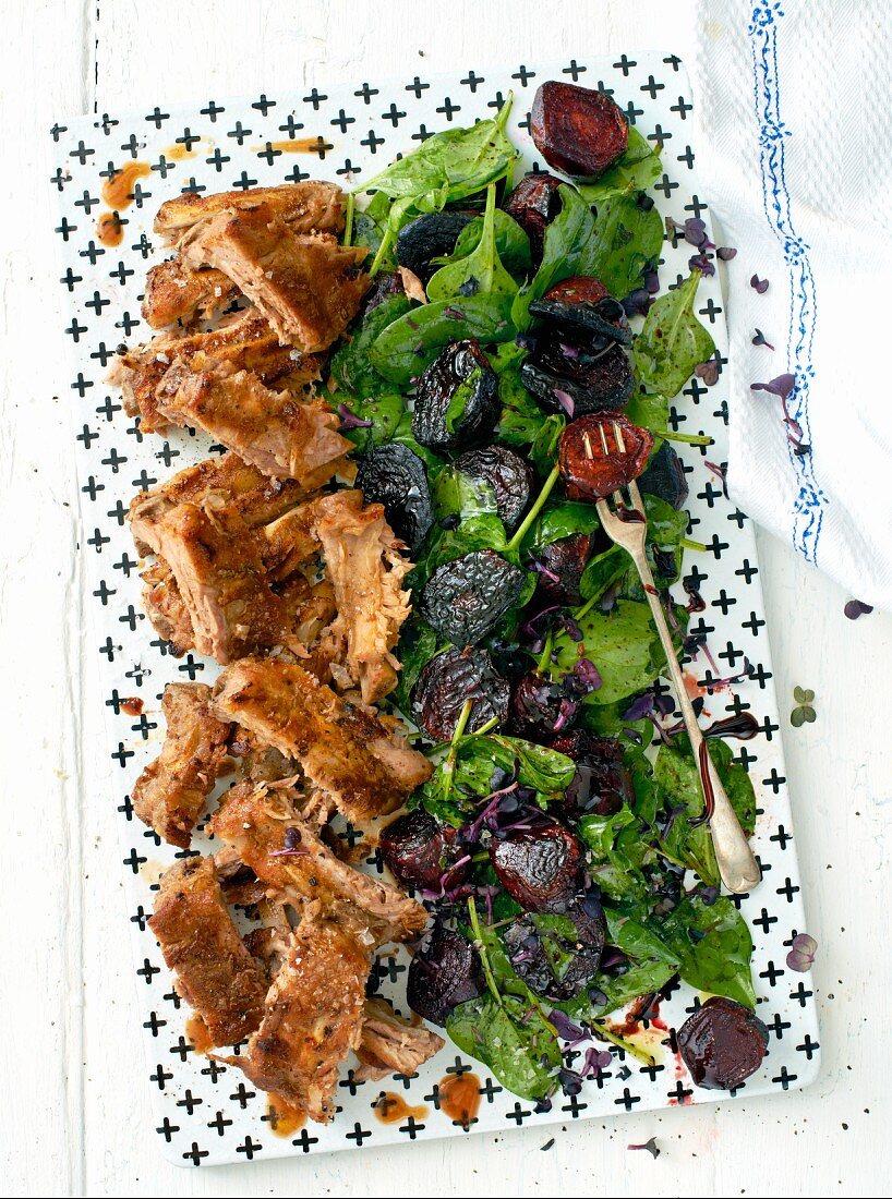 Grilled ribs with spinach and beetroot