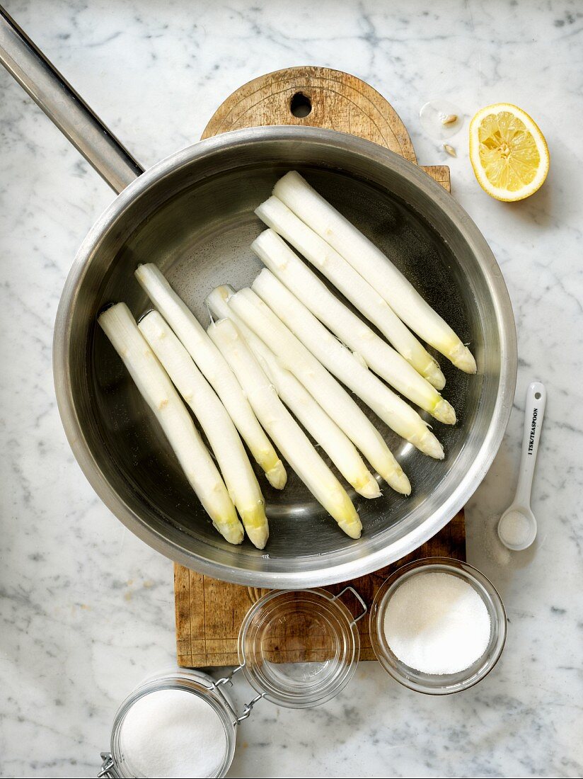 White asparagus in a pot