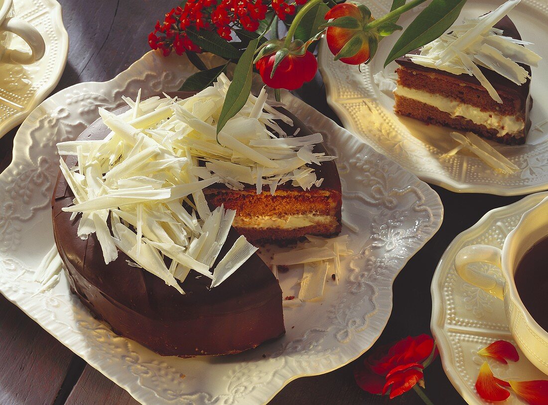 Schokoladenkuchen mit Ingwer-Joghurt-Creme & weißer Kuvertüre