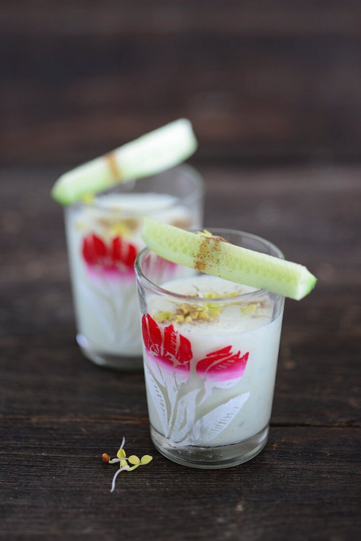 Radish sprout smoothies in small glasses