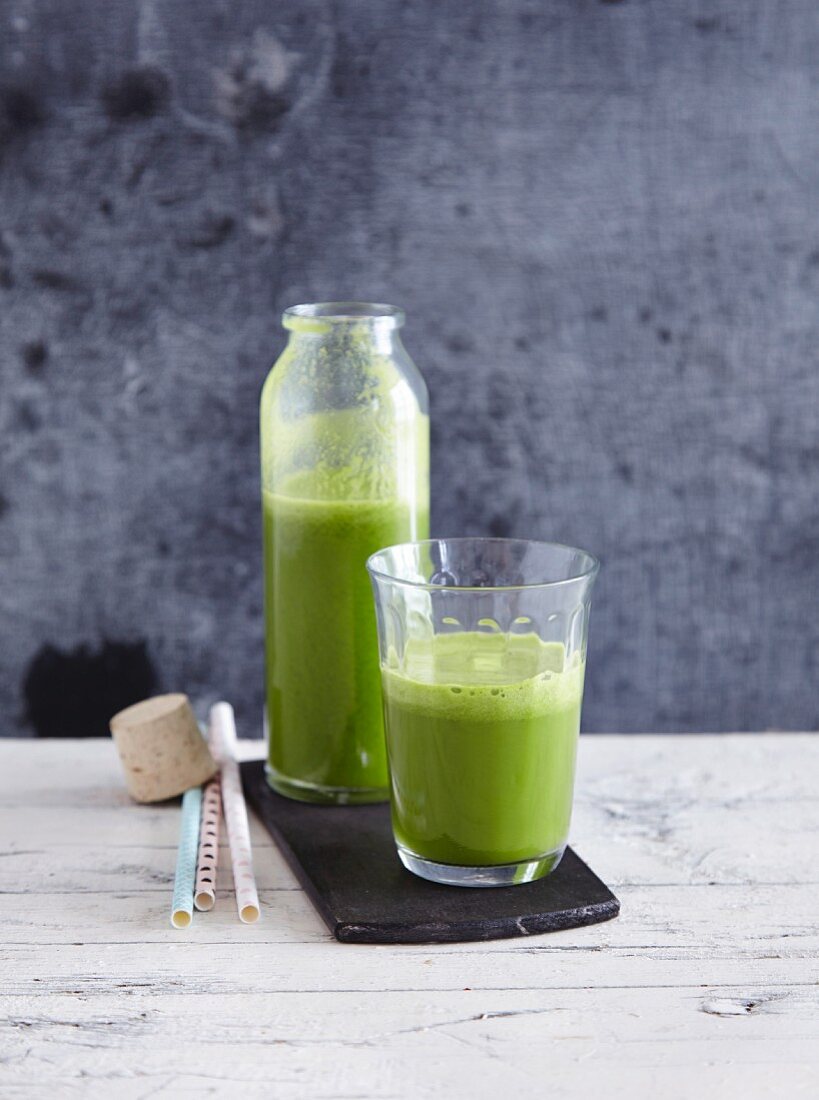 Mangold-Rucola-Smoothie mit Orangen - 'Grünes Juwel'