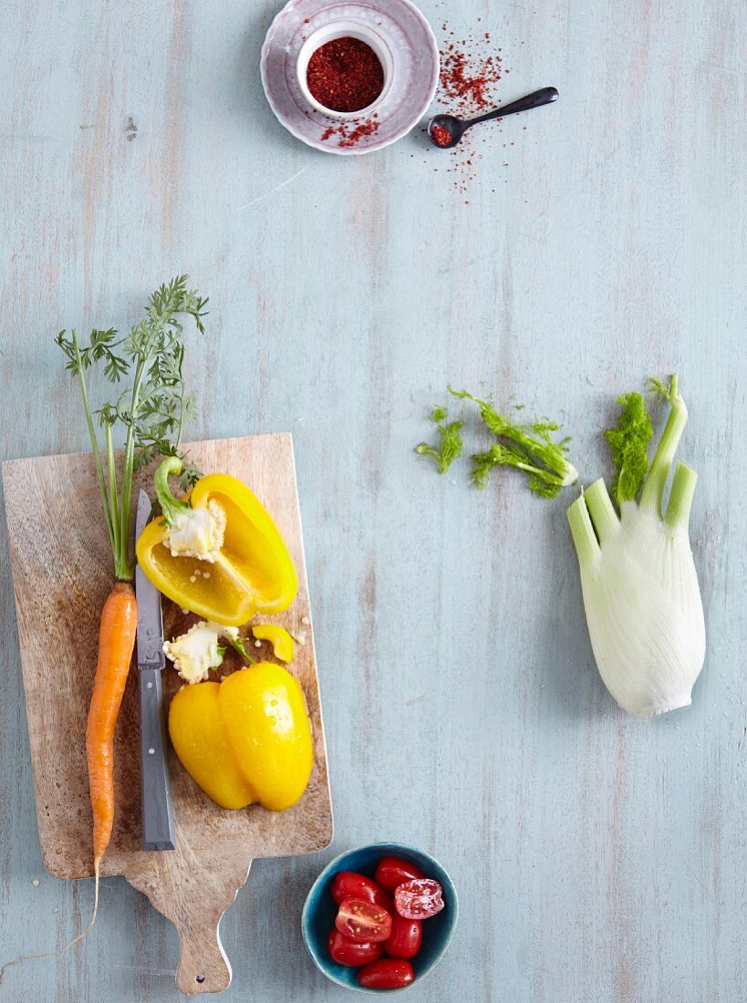 Gelbe Paprikaschote, Möhre, Fenchel und Cocktailtomaten