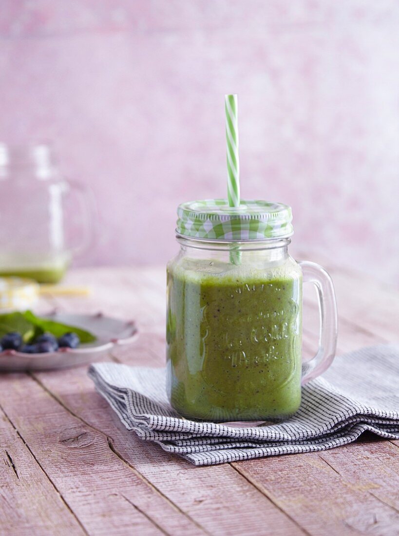 Spinat-Avocado-Smoothie mit Heidelbeeren - 'Olivia's Green Secret'