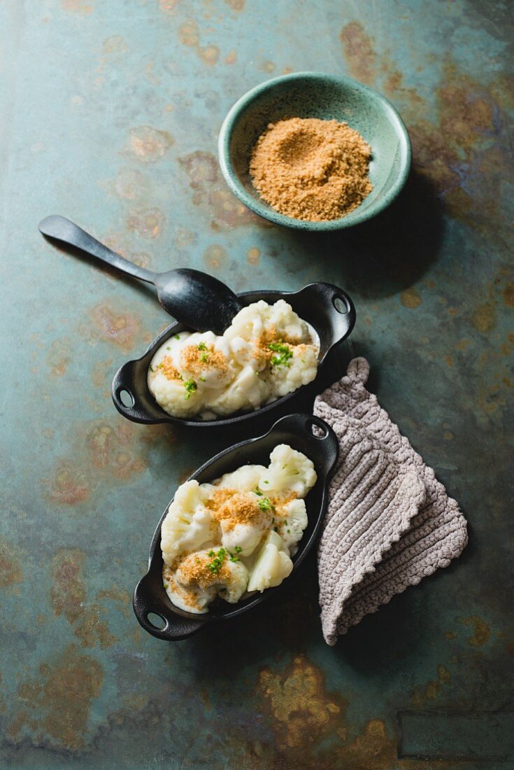 Cauliflower florets with breadcrumbs