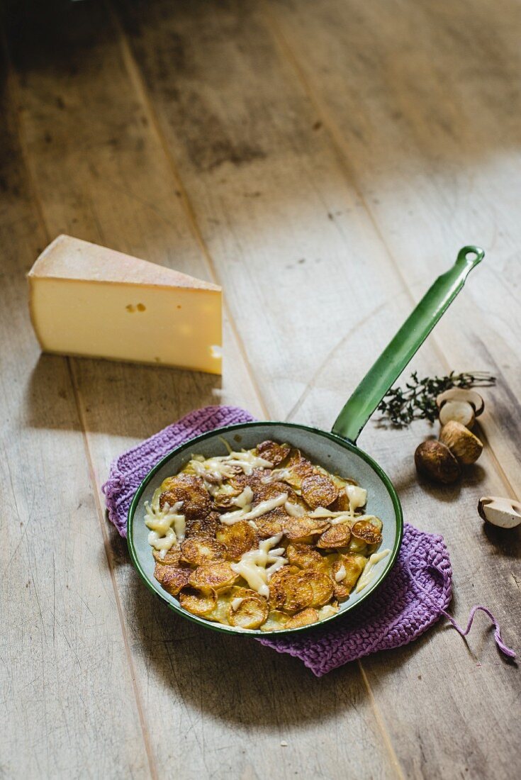 Cheese rostis and raw potato slices (Berne, Switzerland)