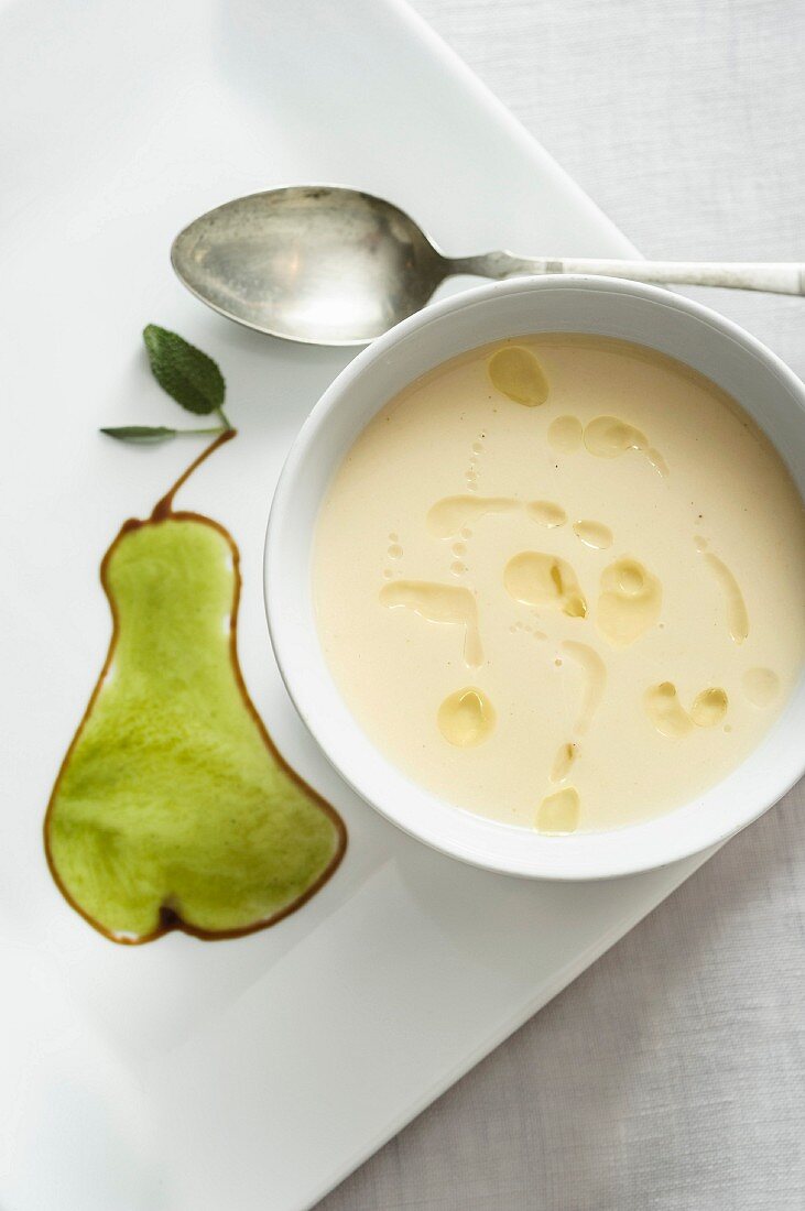 Celery and pear soup