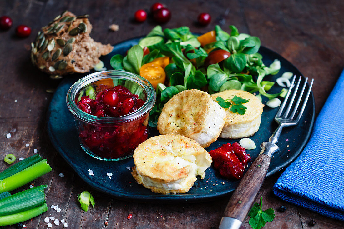 Fried goat's cheese with cranberry chutney