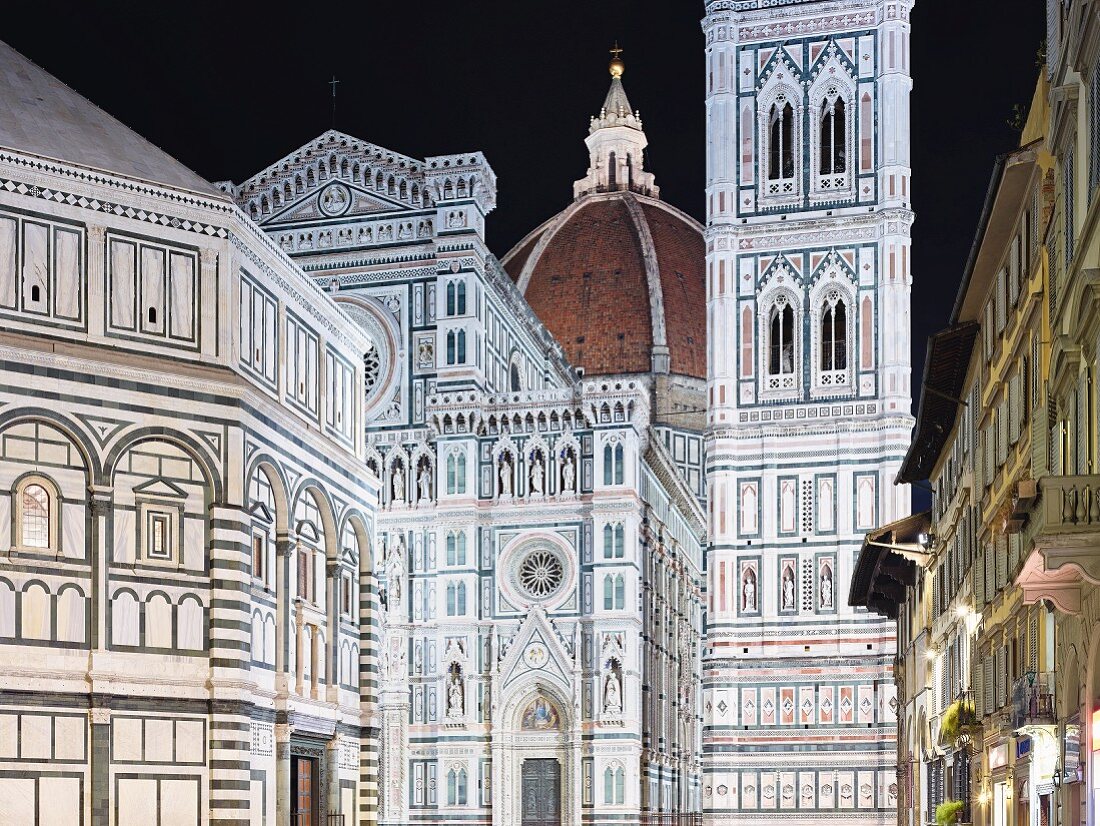 Fassade des Dom Santa Maria del Fiore am Piazza del Duomo, Florenz, Toskana, Italien