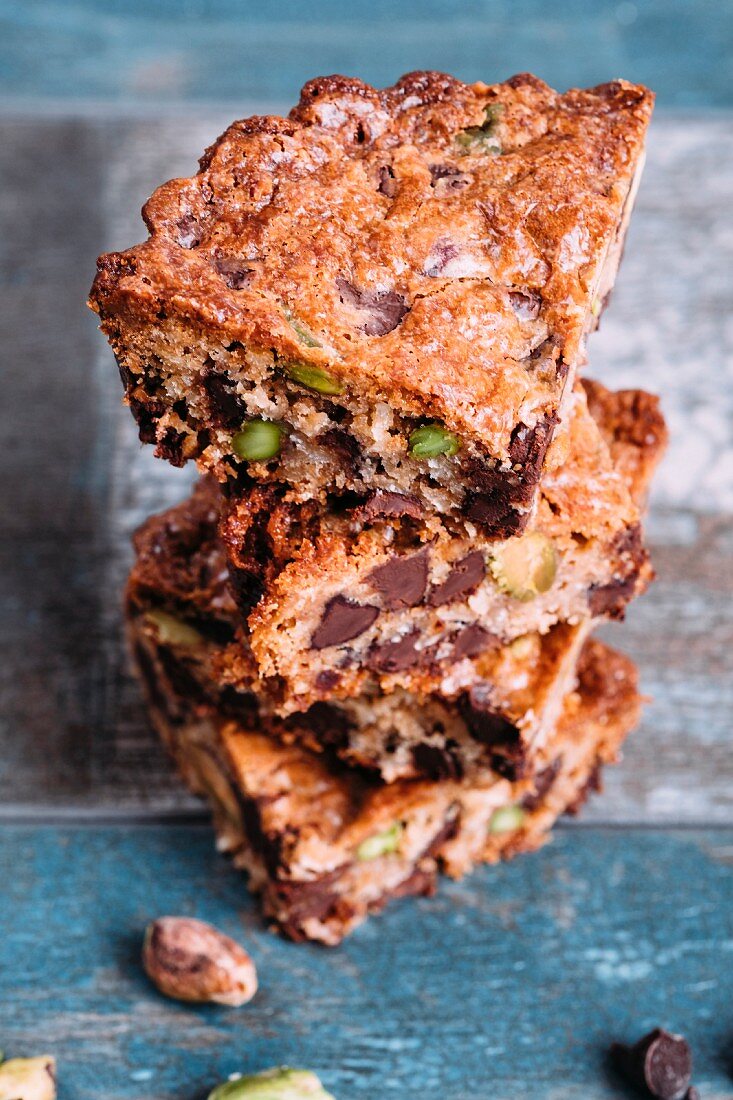 Chocolate chip and pistachio nut bars