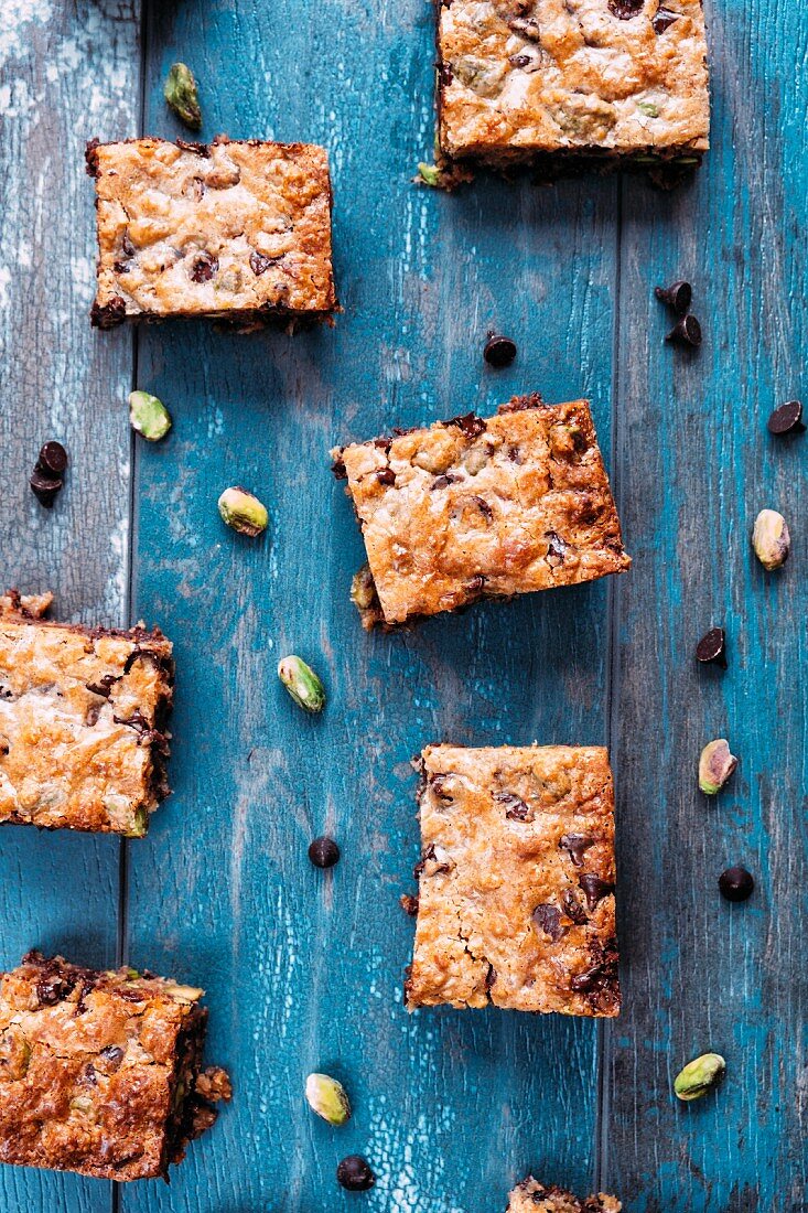 Chocolate chip and pistachio nut bars