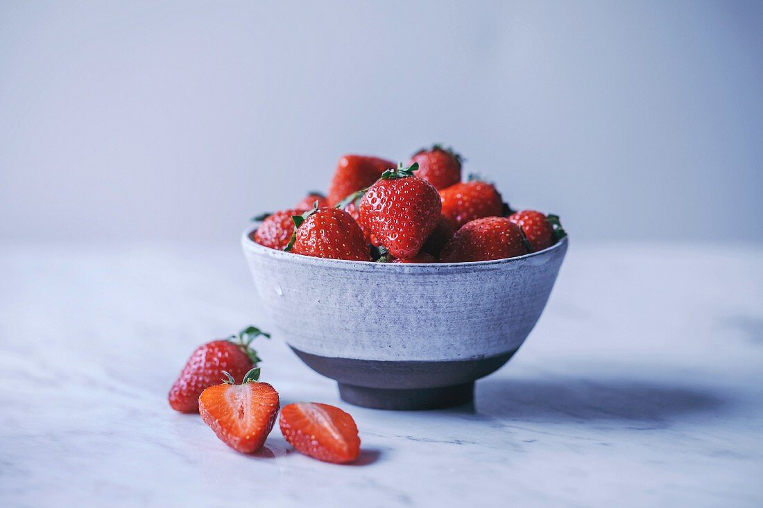Frische Erdbeeren in einer Schüssel