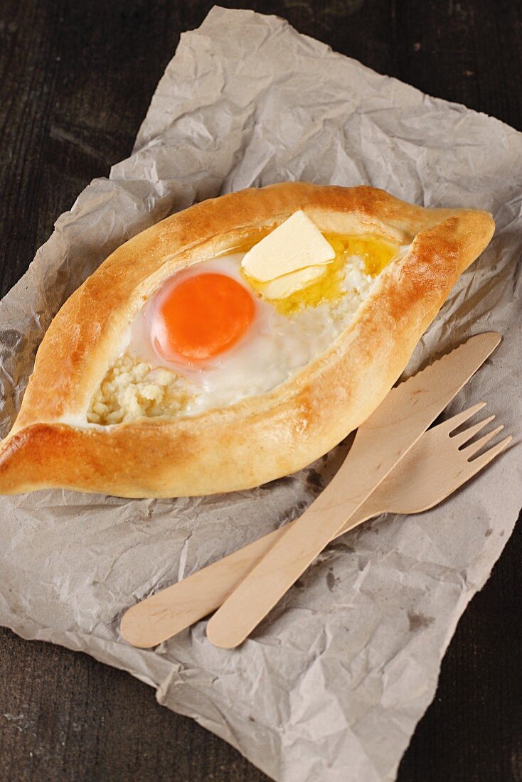 Chatschapuri (Overbaked yeast bread with cheese and egg, Georgia)