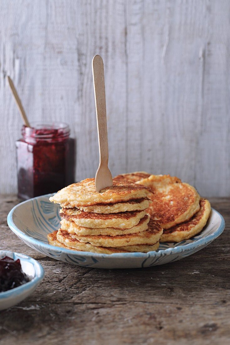 Gluten-free oat pancakes with cottage cheese and pears