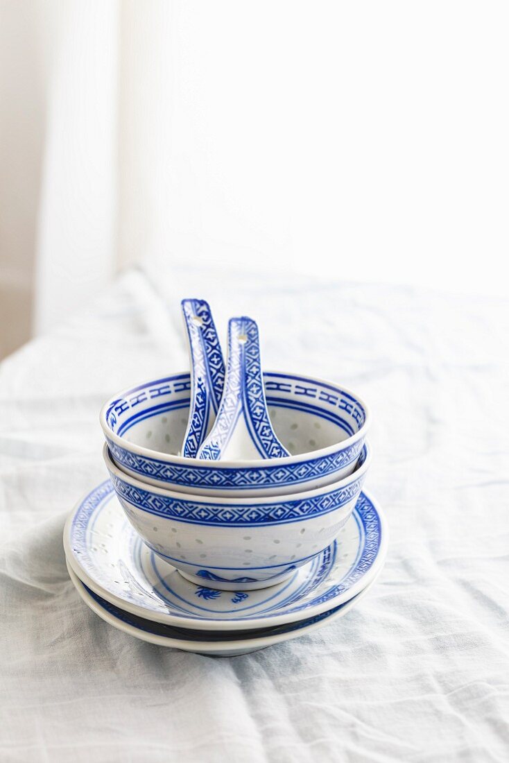 Blue and white Chinese dinner bowls and spoons
