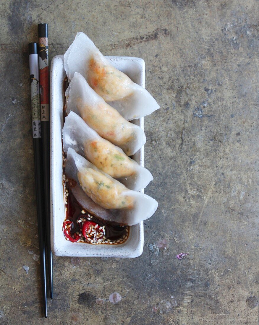 Gefüllte Reispapier-Dumplings (Japan)