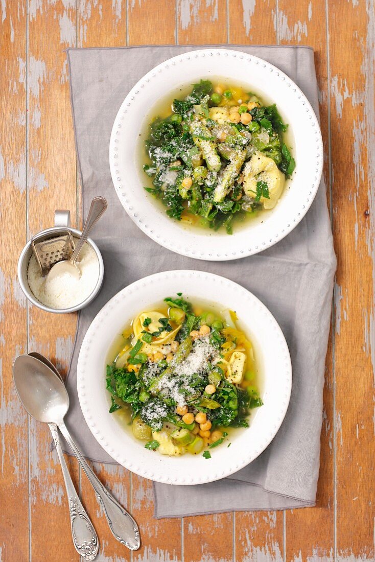 Minestrone with tortellini and spinach