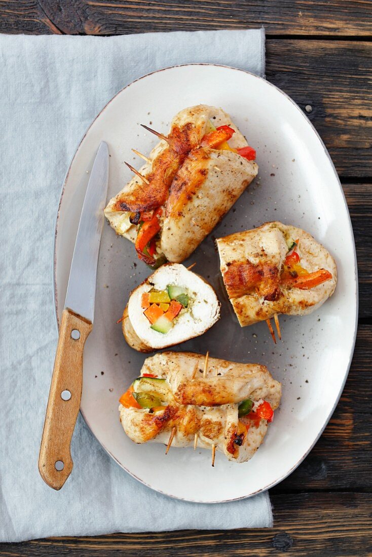 Chicken breast roulades with vegetables