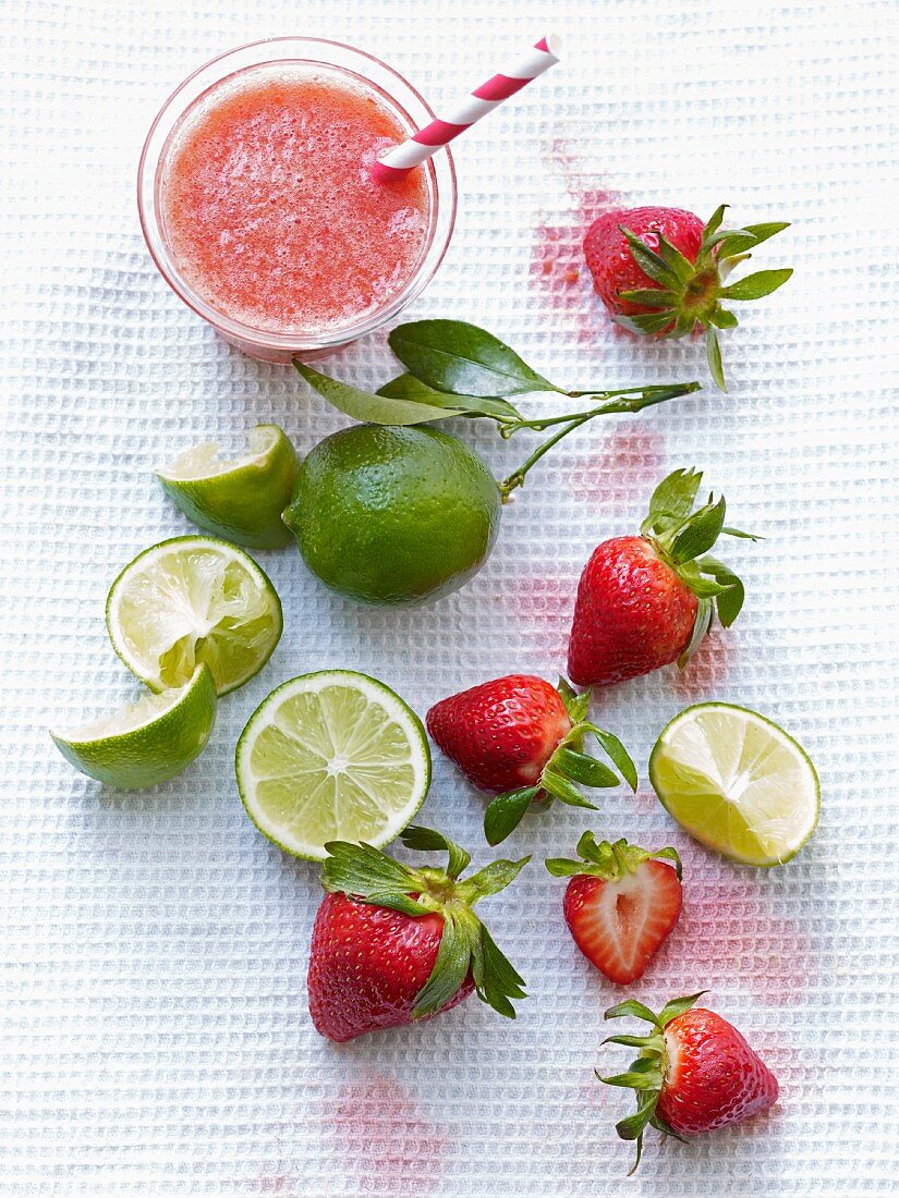 A strawberry daiquiri with limes