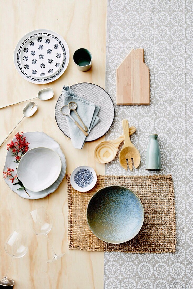Everything for the laid table in a simple look