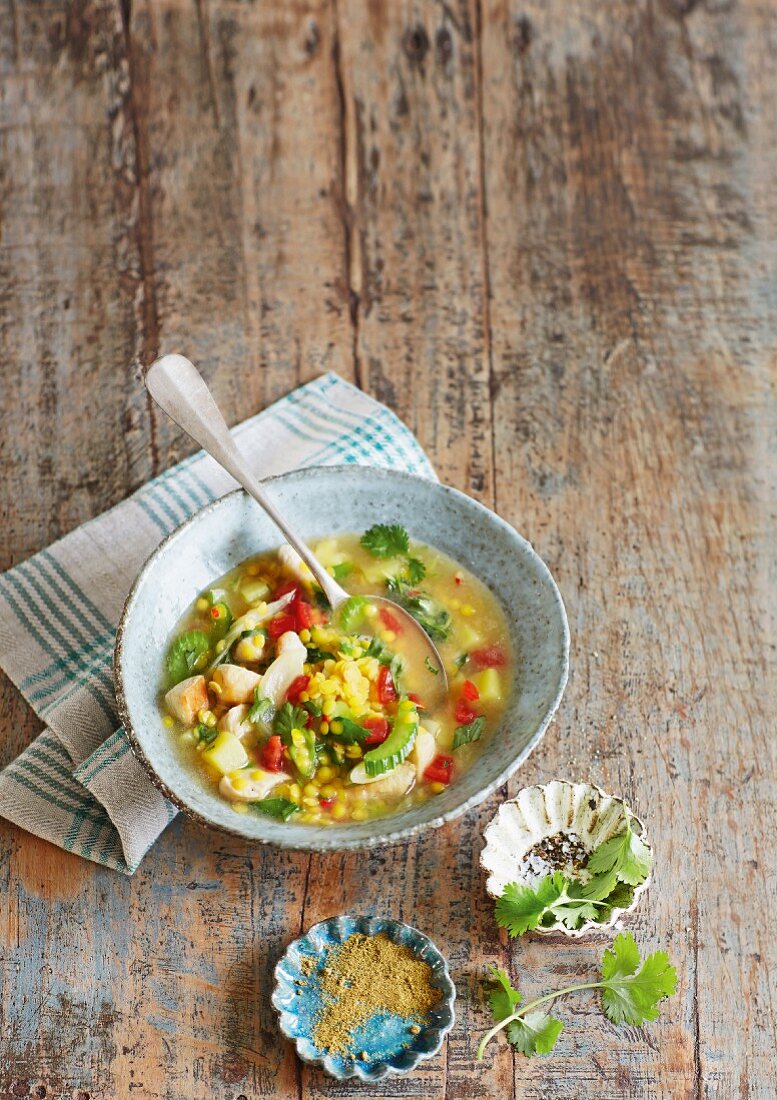 Gelbe-Linsen-Suppe mit Hähnchen und Fenchel