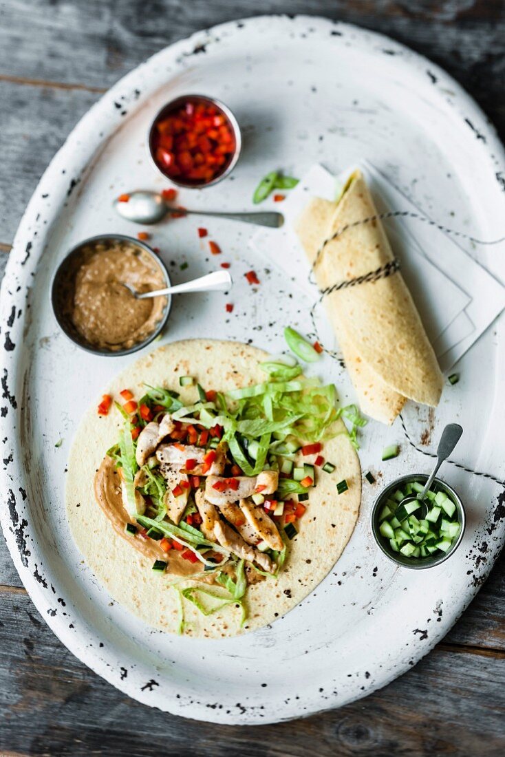 Chicken wraps with peanut sauce