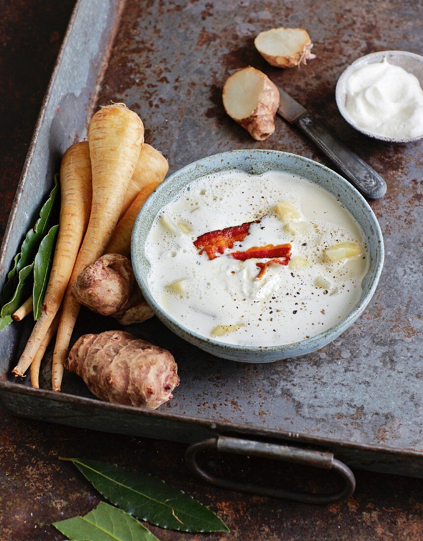 Creamy winter soup with Jerusalem artichoke, parsnips and parsley root