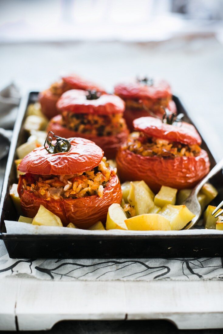 Pomodori col riso e patate (Tomaten mit Reisfüllung)