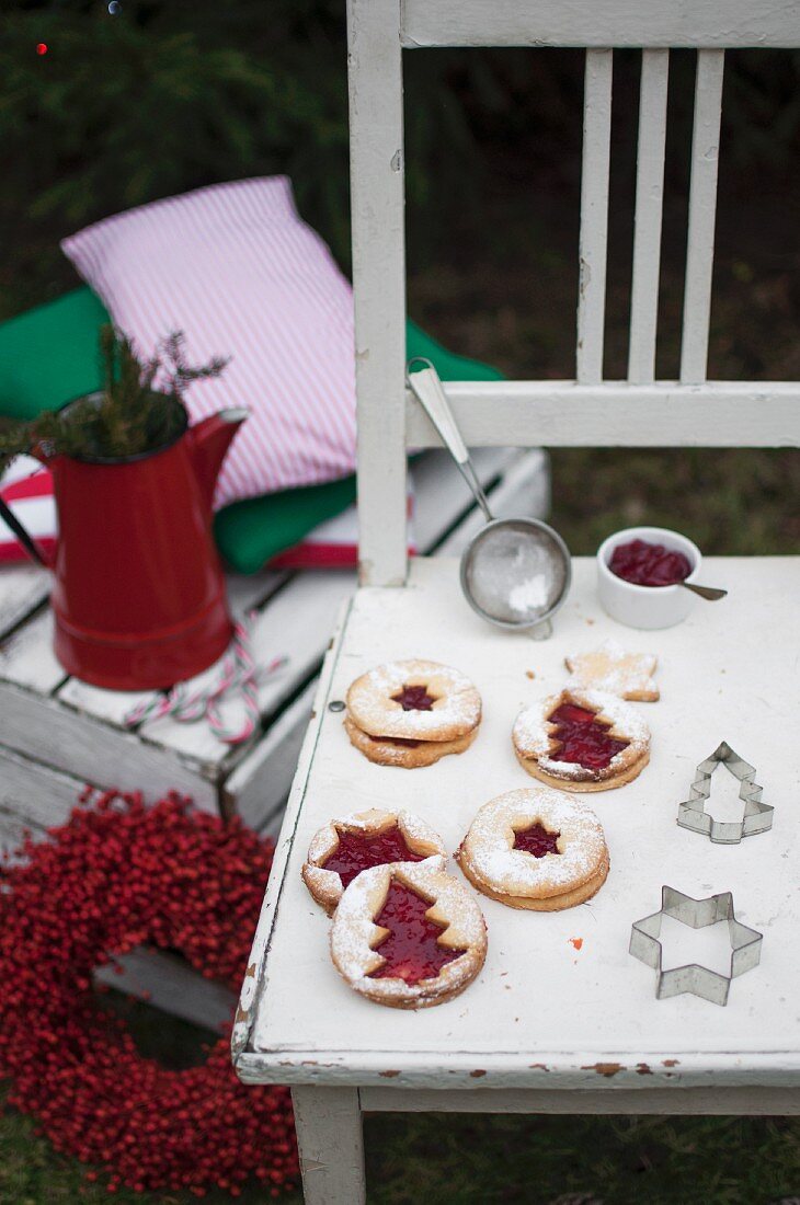 Christmas jam sandwich biscuits