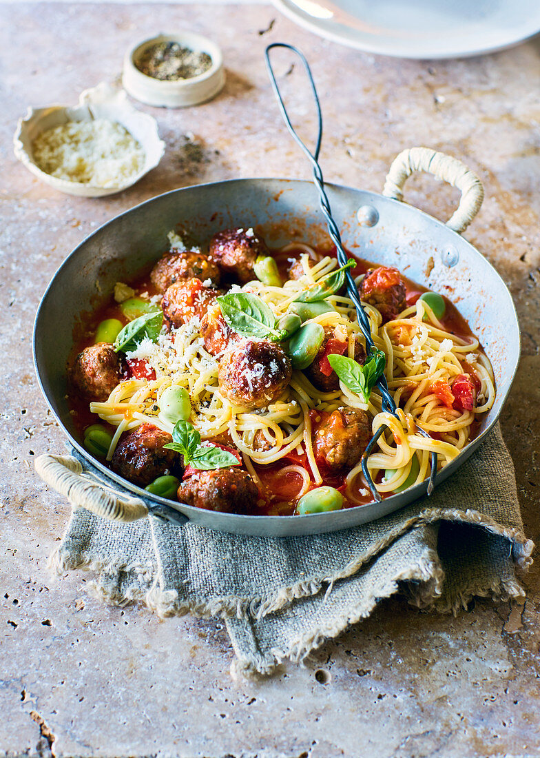 Spaghetti with pork and fennel meatballs