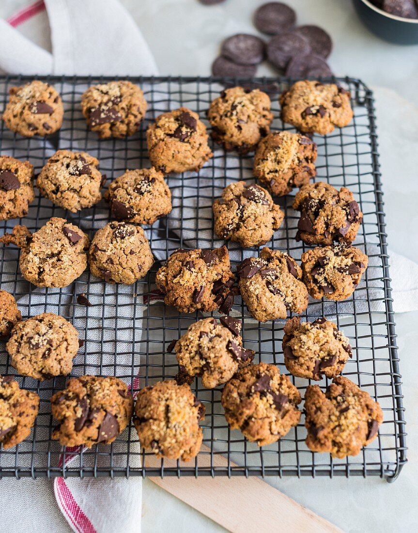 Mandel-Tahini-Cookies mit Chocolatechips