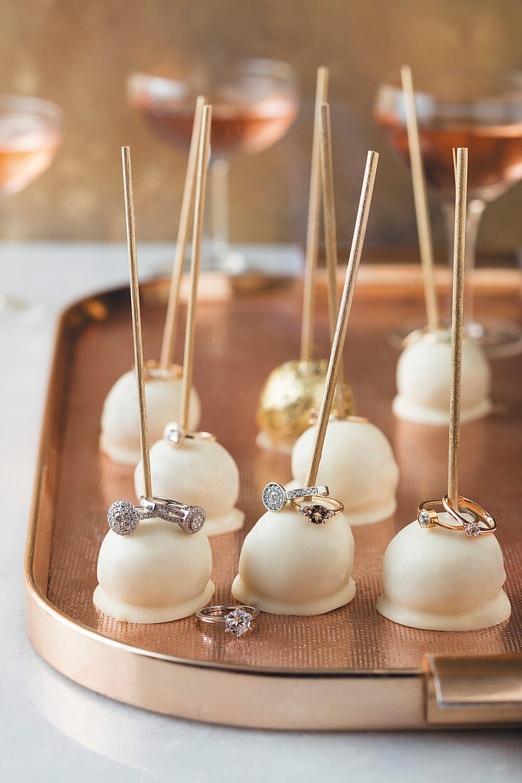 Cake pops with white chocolate