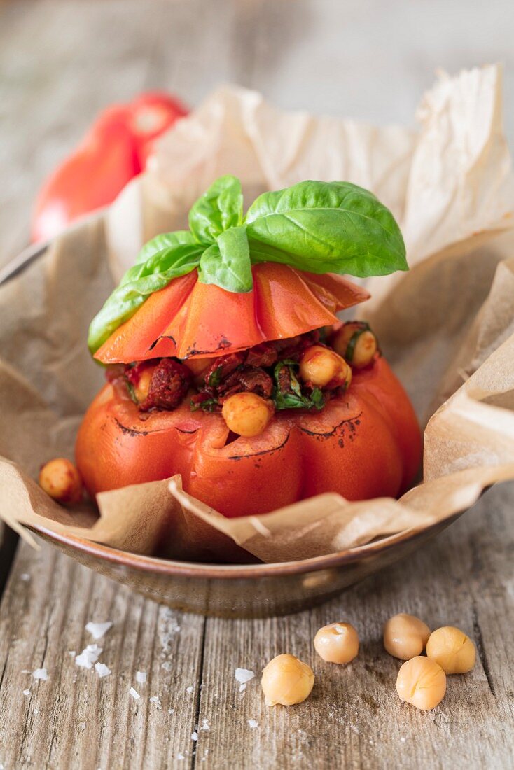 Tomatoes stuffed with chickpeas