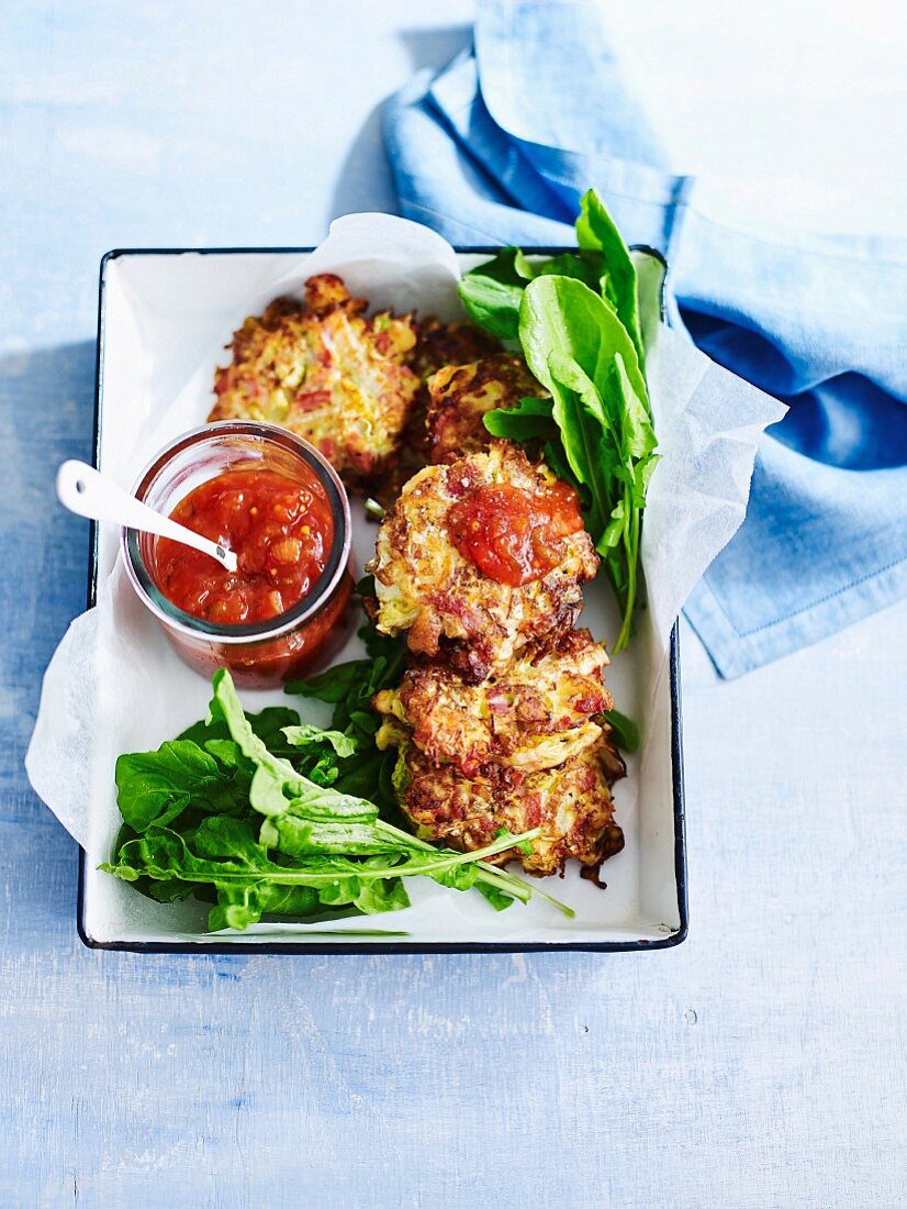 Kartoffel-Schinken-Puffer mit Tomatenrelish