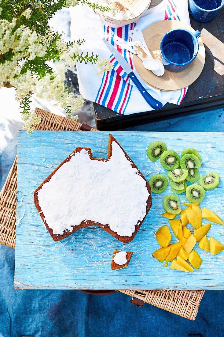 Kokoskuchen zum Australia Day (in Form der Landkarte von Australien)