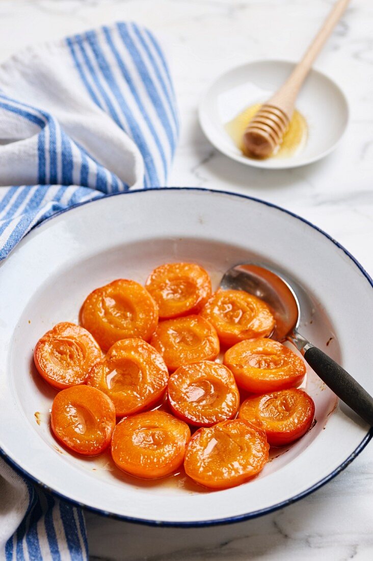Honey baked apricots